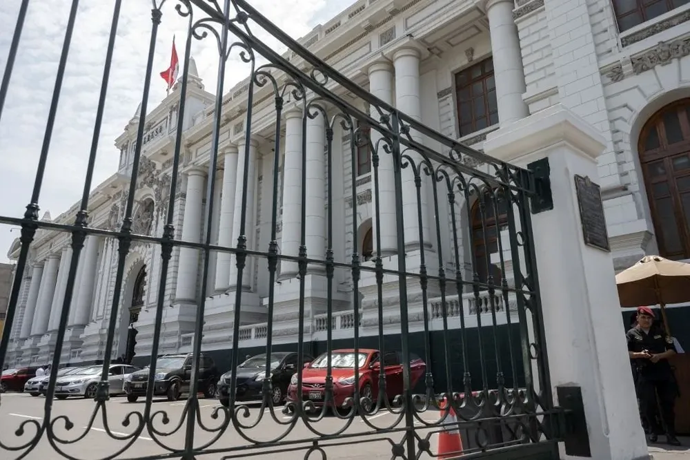 Exhortan a Ejecutivo para que Petro no ingrese a Perú