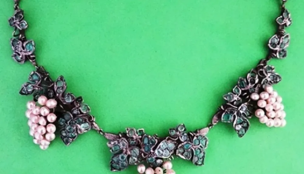 Una gargantilla barroca de plata con perlas, joya que subastará Ernesto Prilassnig