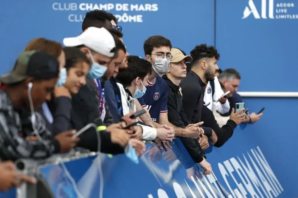 Hinchas de PSG en la puerta del Parque de los Príncipes