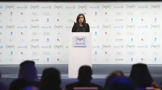 Cristina Fernández ofrece un discurso durante la inauguración de la Cumbre Mundial de Energía del Futuro