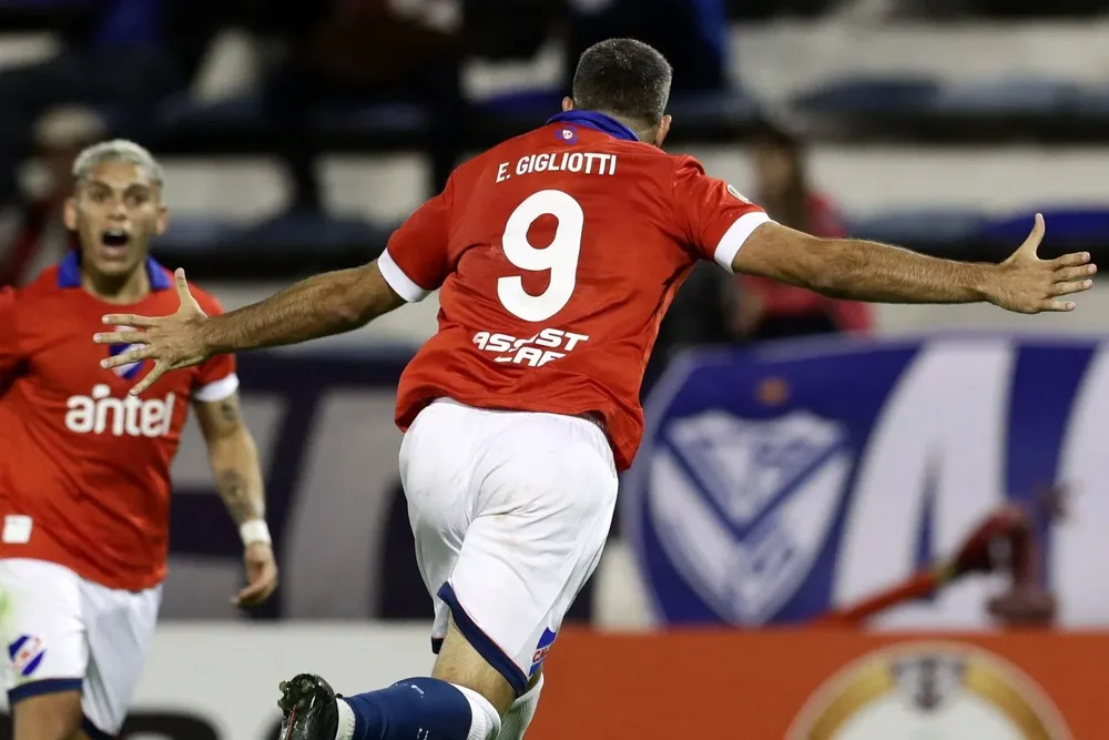 Emmanuel Gigliotti, media vuelta y gol