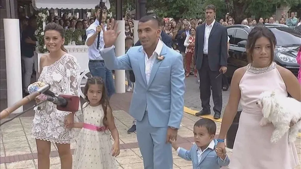 Así llegó Tévez al Registro Civil