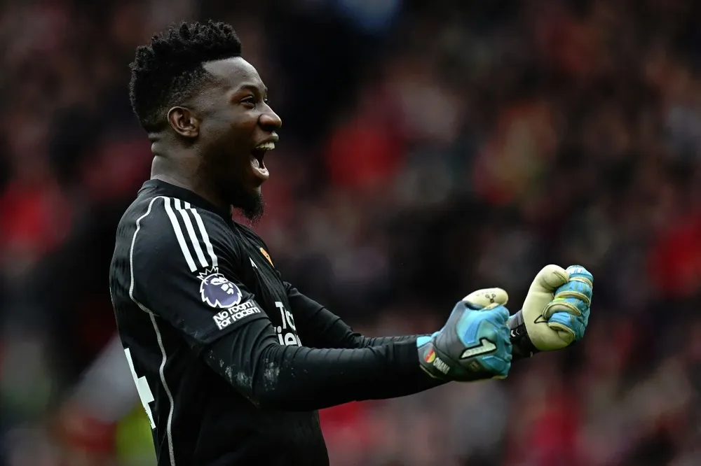 Andre Onana celebra el transitorio 2-1 del United ante Liverpool