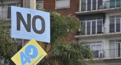 Cartelería en contra del referéndum