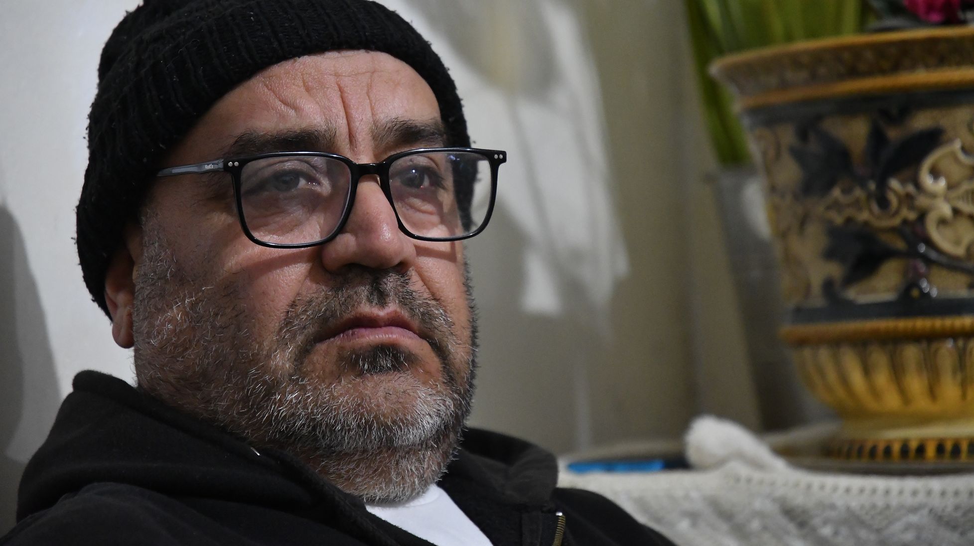 Naser, Sirio que maneja retrescavadora, equipo forense, batallón 13 y 14.