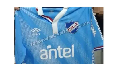 Todosobrecamisetas presentó la nueva casaca celeste de Nacional
