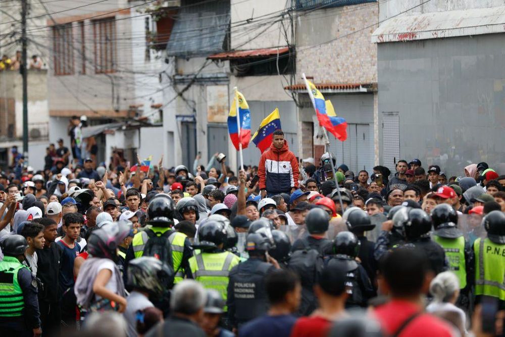 El anuncio de los resultados del CNE desató decenas de protestas en numerosos puntos de Venezuela, incluyendo algunos antiguos bastiones del chavismo.