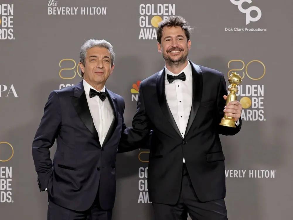 El actor Ricardo Darín y el director Santiago Mitre recibieron el Globo de Oro por ‘Argentina, 1985’