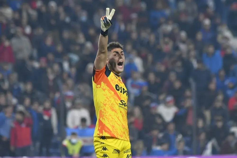 Santiago Mele se destacó más allá de sus atajadas