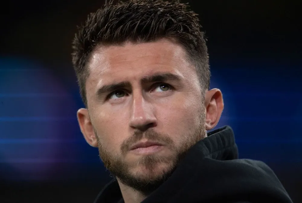 Encontronazo entre Laporte y Vinicius.