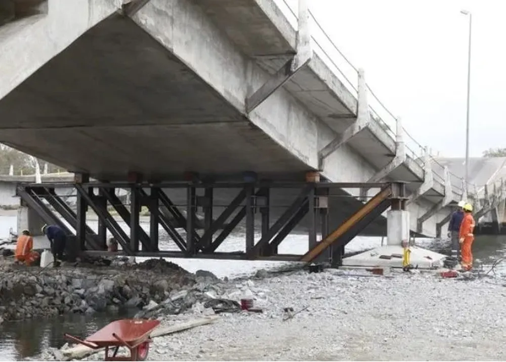 Los arreglos en el puente de La Barra