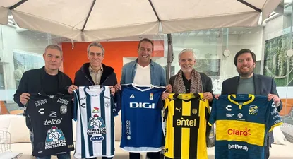 Ignacio Ruglio con directivos del Grupo Pachuca
