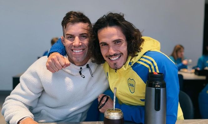 Edinson Cavani junto a Gastón Reyno