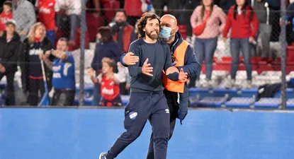 El hincha que se metió a la cancha del Gran Parque Central