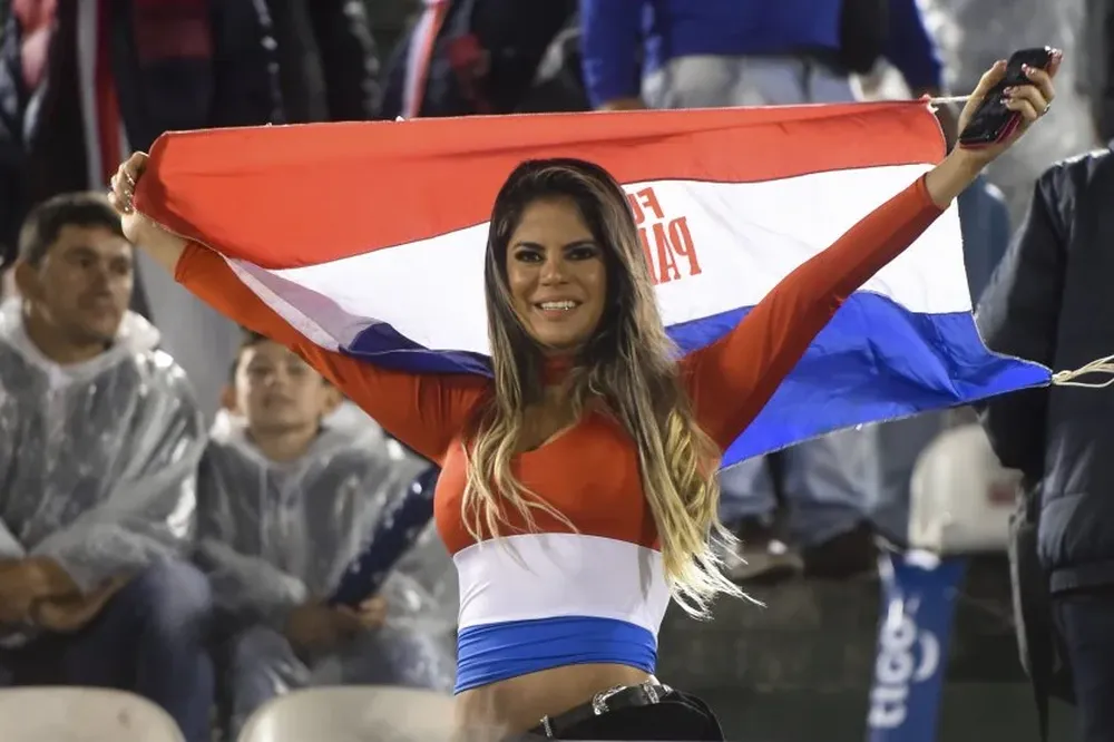 Las hinchas de Paraguay también se hicieron presentes.