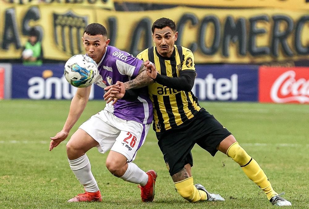 Sebastián De Marco de Fénix y Eduardo Darias de Peñarol