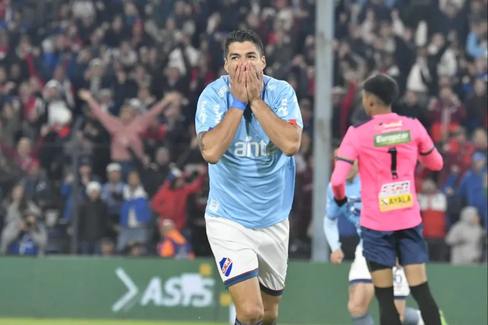 Luis Suárez no jugó bien, pero mostró su sello en la jugada del gol