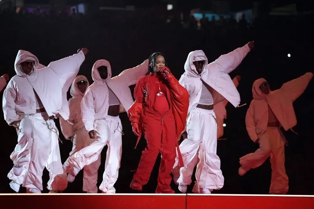 Rihanna en su presentación en el Super Bowl
