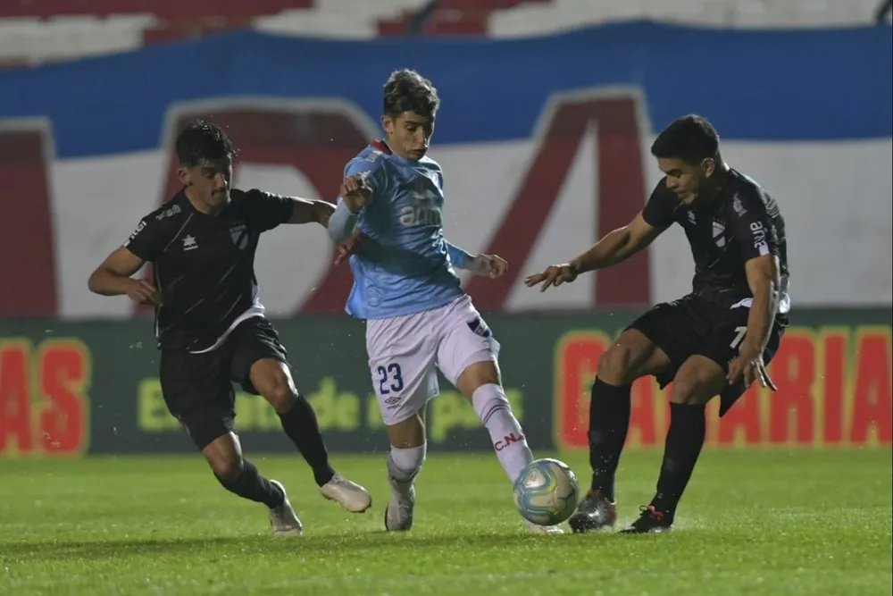 Rodríguez escapa a la marca de Lucas Rodríguez y Domínguez