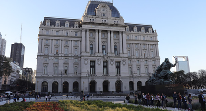 El edificio fue originalmente conocido como Palacio de Correos y Telecomunicaciones