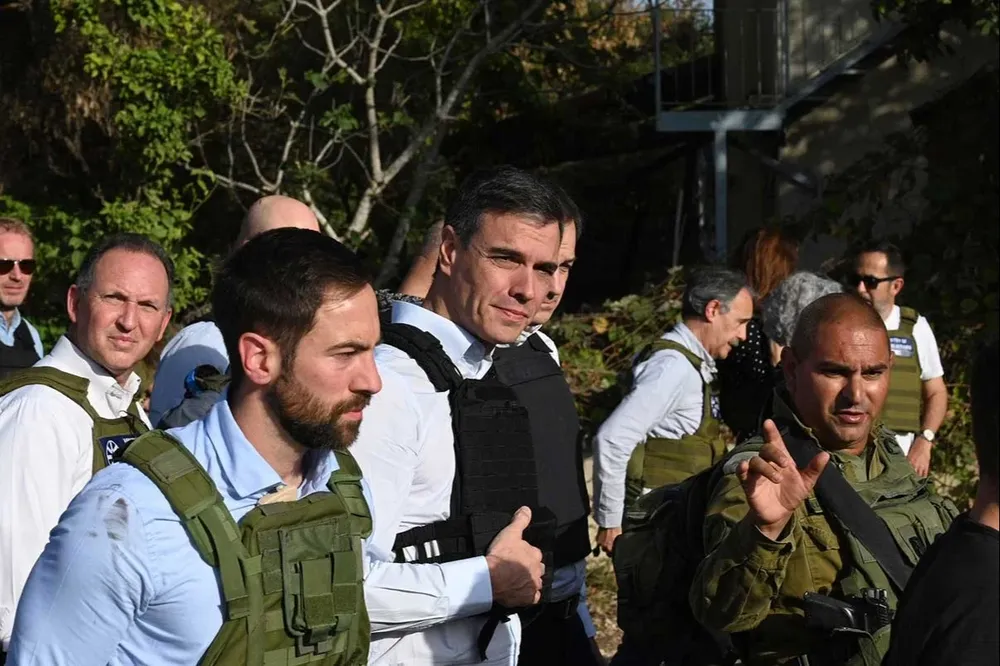 El presidente del Gobierno, Pedro Sánchez, durante su visita al kibbutz de Beeri a J´lem en 2023.