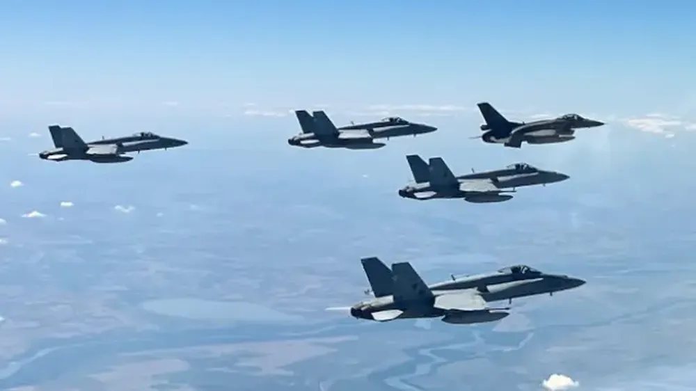 Aviones F18 cazas de España, en misión de vigilancia para la OTAN.