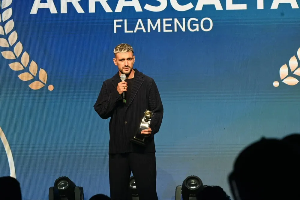 Giorgian De Arrascaeta fue nombrado como el mejor jugador del Torneo Carioca 2024