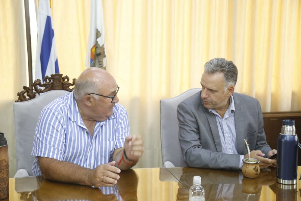 El presidente de la República, Yamandú Orsi, junto al intendente de Maldonado (IDM), Miguel Abella