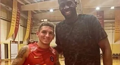 Lucas Torreira y Draymond Green