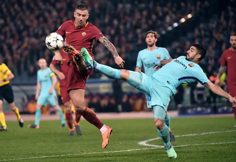 Aleksandar Kolarov y Luis Suárez