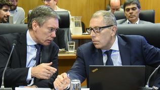 El subsecretario Martín Vallcorba y el ministro de Economía, Gabriel Oddone en el Parlamento. Archivo