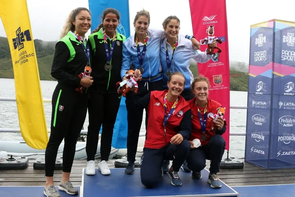 Yuliana Etchevarne y Zoe Acosta se llevaron la medalla de oro en remo