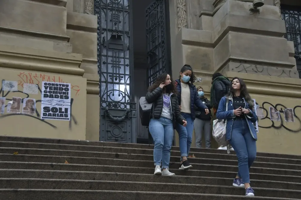 Estudiantes en el liceo IAVA (archivo)