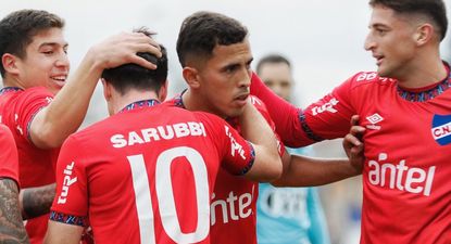 Los jugadores de Nacional celebran el triunfo ante Cerro Largo en Melo