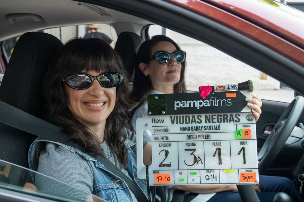 Malena Pichot y Pilar Gamboa en el set de grabación de Viudas Negras, p*tas y chorras