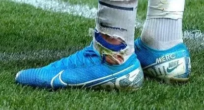 Así fue la tremenda plancha de Tévez al Cachila Arias