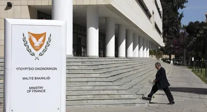 Al borde del colapso financiero, Chipre recibe ultimátum del BCE