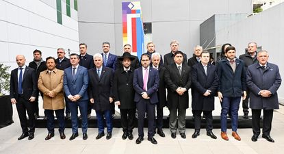 Las autoridades de la AMIA con los gobernadores