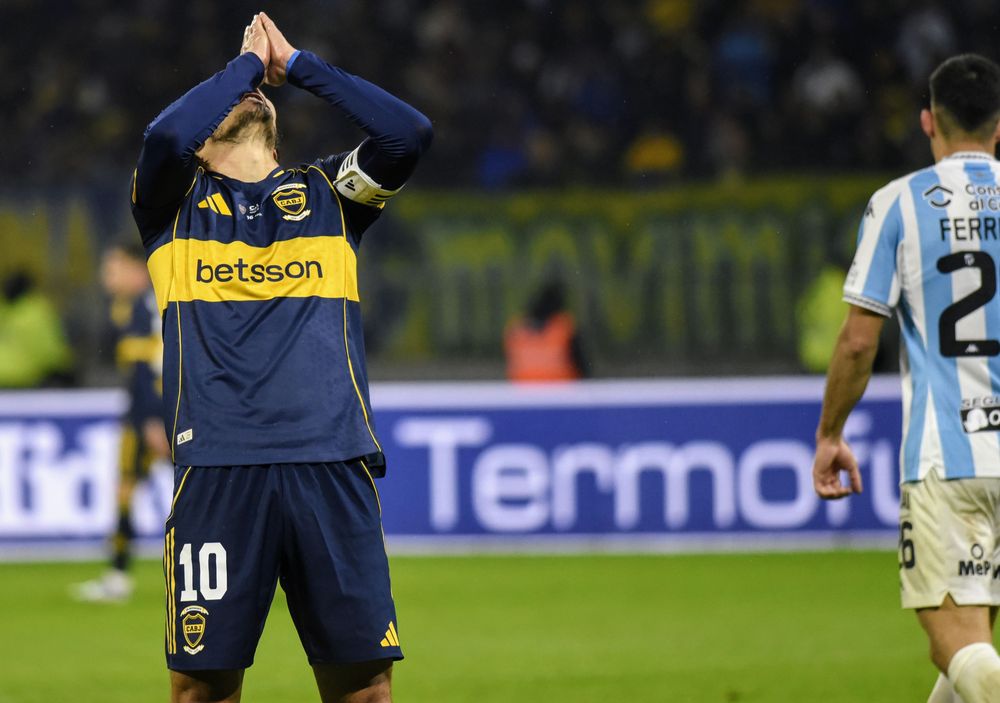 Edinson Cavani en un partido con Boca Juniors