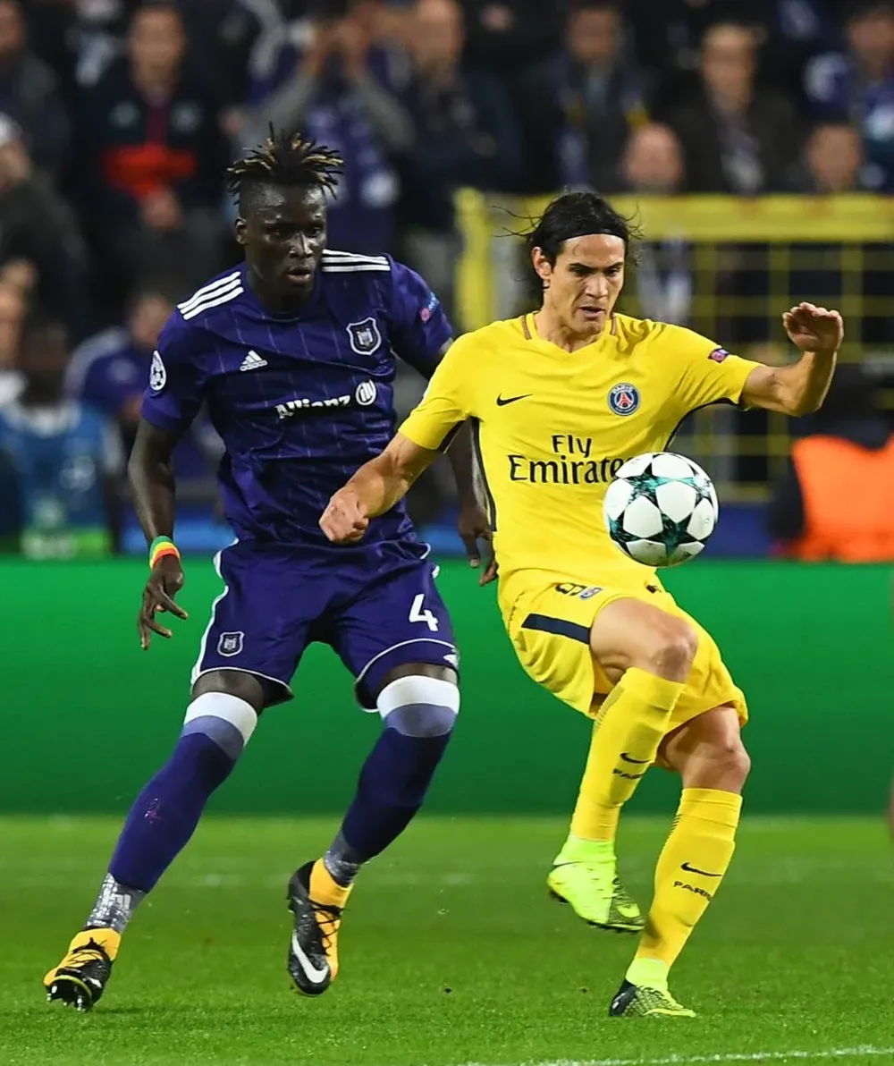 Serigne Mbodji y Edinson Cavani