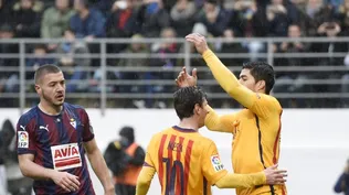 El festejo de Luis Suárez con Messi contra Eibar