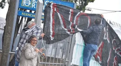 AEBU ocupa sucursal Mercado Modelo del Banco República