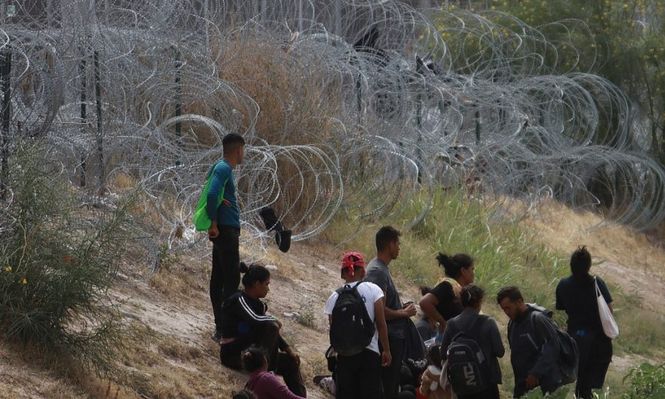 Inmigrantes en el cruce en Juárez y El Paso