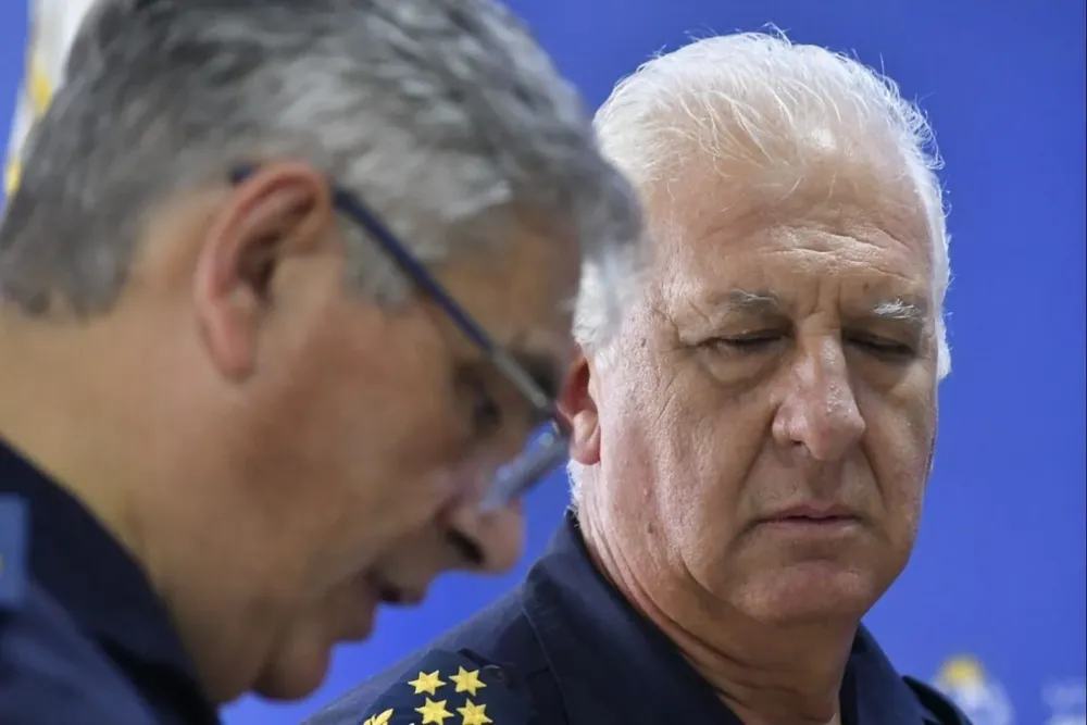 Diego Fernández y Mario D´Elía durante la presentación de las cámaras de seguridad