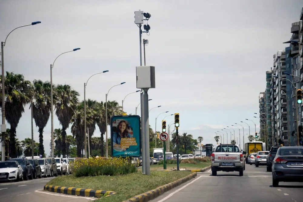 Radares de la Intendencia de Montevideo sobre la rambla