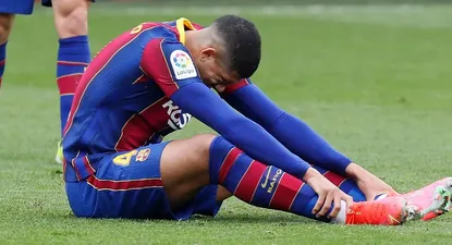 Ronald Araújo se tiró en el césped del Sánchez Pizjuán cuando volvió a lesionarse