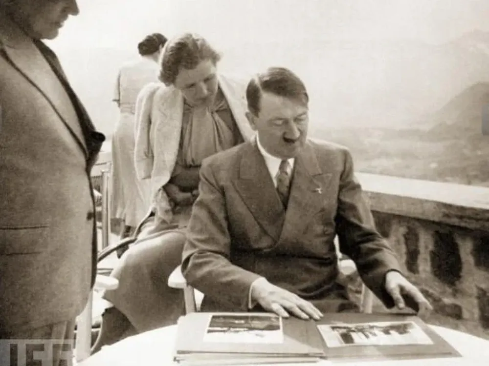 Braun y Hitler. Una de las fotos divulgadas por Life.