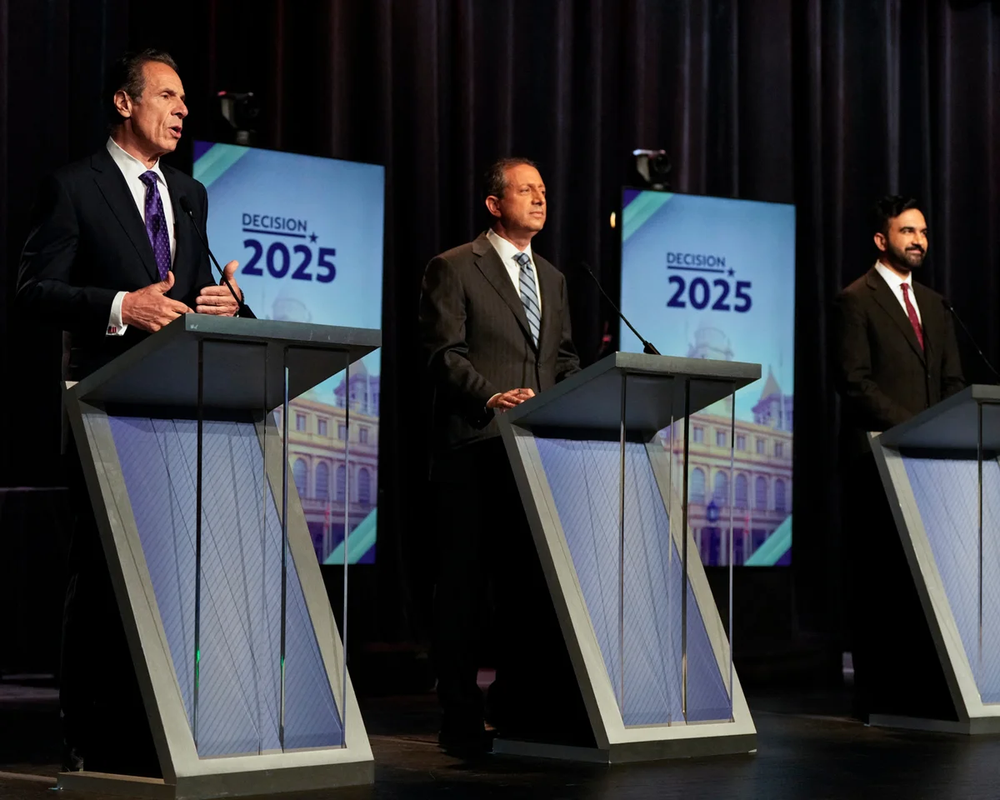 Andrew Cuomo, Brad Lander y Zohran Mamdani en el debate para las primarias para la alcaldía de Nueva York.&nbsp;