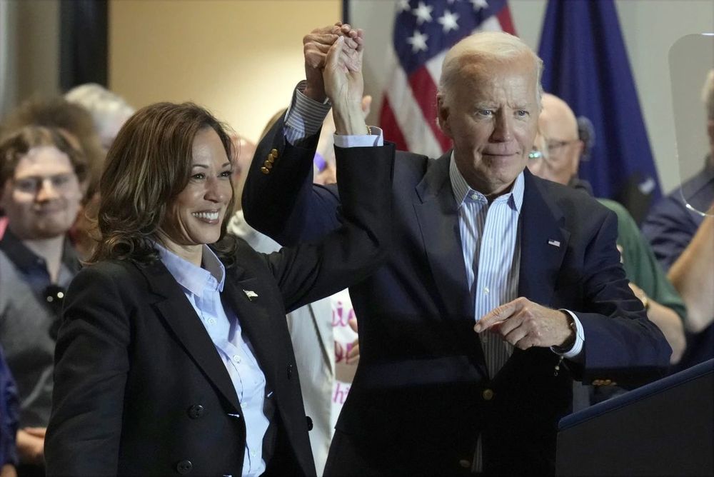 Harris Biden.jpeg