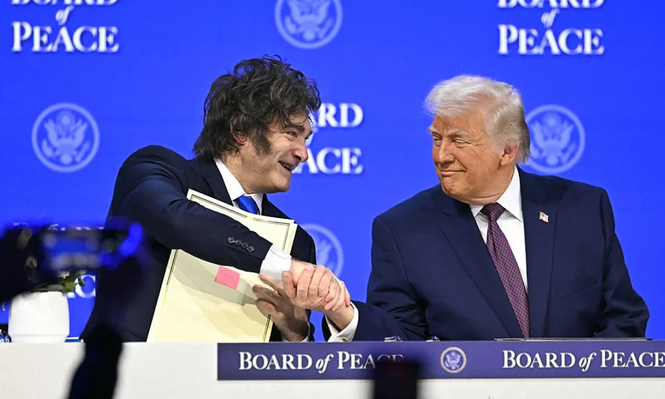 Javier Milei y Donald Trump presentan la carta fundacional del “Consejo de la Paz” en el Foro Económico Mundial 2026 en Davos.